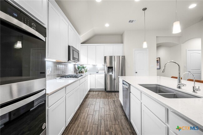 Foto del edificio - 2263 Bluewood St