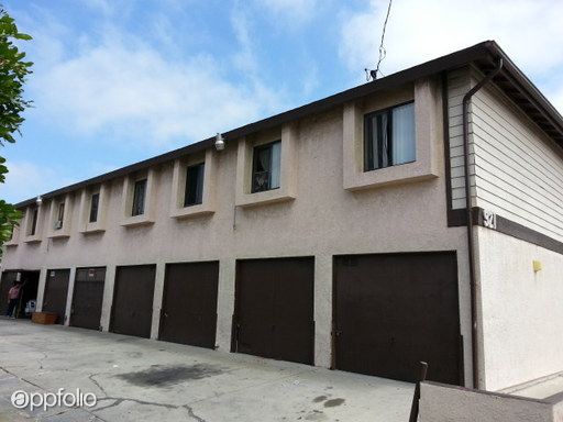 Building Photo - 921 E 10th St