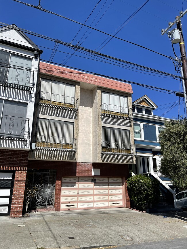 Building Photo - 241 9th Ave