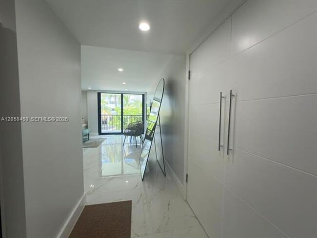 Photo - 1800 Collins Ave cu-3H Apartment
