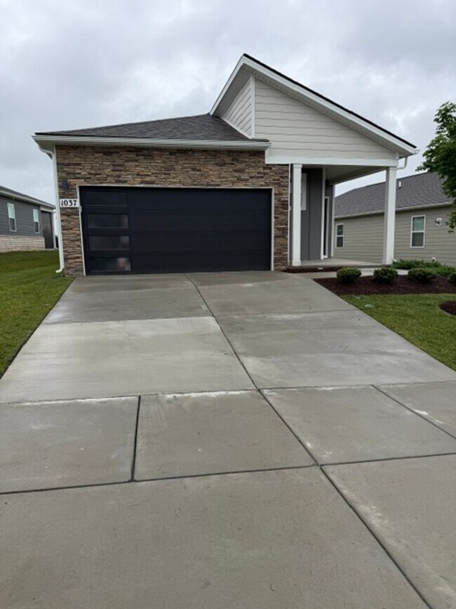 Foto del edificio - For Lease!! Available in June.  Experience comfortable, low-maintenance living in one of Gallatin...