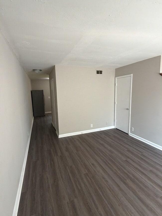 Building Photo - 807 Holder Ct