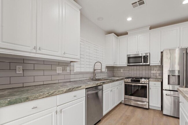 Building Photo - Remodeled Corner Lot with Mountain Views!