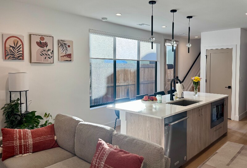 Foto principal - 3433 Lawrence St