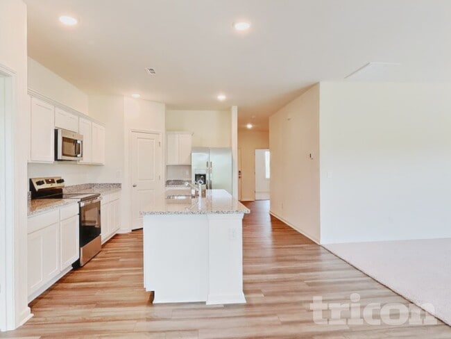 Building Photo - 149 Gladstone Loop