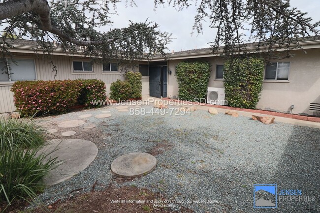 Foto del edificio - 5 Bed, 2 Bath House w/ Central HVAC, Laund...