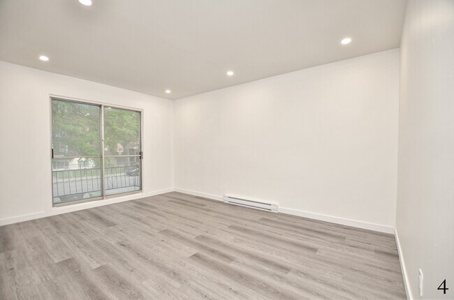 Building Photo - 6395 R. Villeneuve