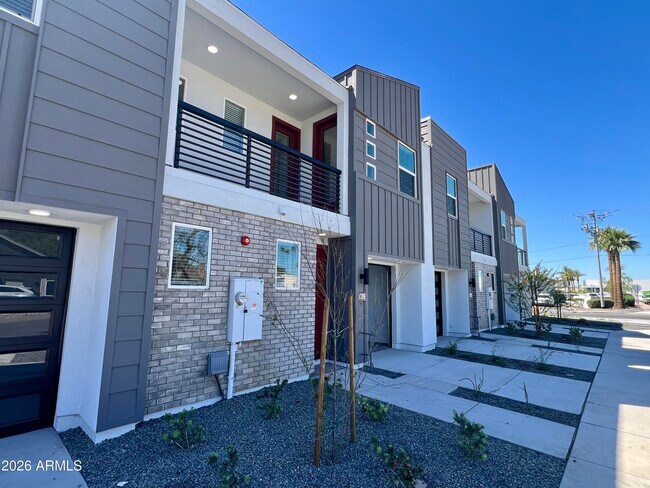 Foto del edificio - 1015 E Pasadena Ave