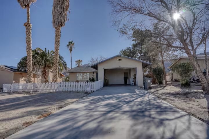 Primary Photo - 72659 Aspen Dr