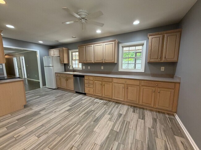 Foto del edificio - Lovely 3 Bedroom, 2 Bath House with 2-Car Garage in Athens, GA