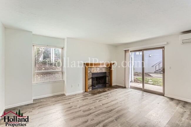 Building Photo - Charming Unit - Perfect for Cozy Living! S...