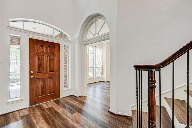 Building Photo - Beautiful 5-Bedroom Rental Home with Pool ...