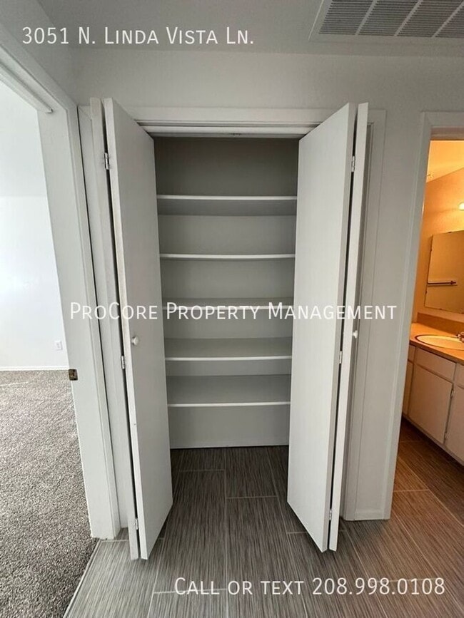 Building Photo - 3051 N Linda Vista Ln