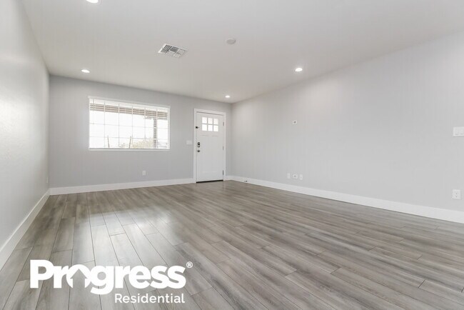 Building Photo - 3846 W Tamarisk Ave