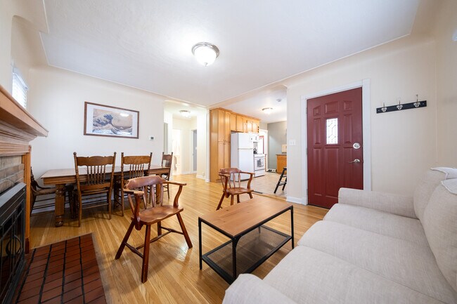 Foto del edificio - 6057 Clinton Ave