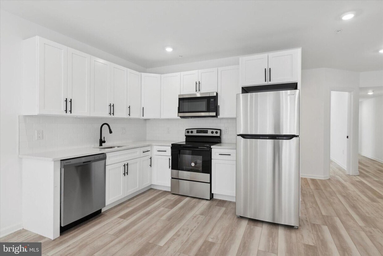 Primary Photo - 890 N 42nd St