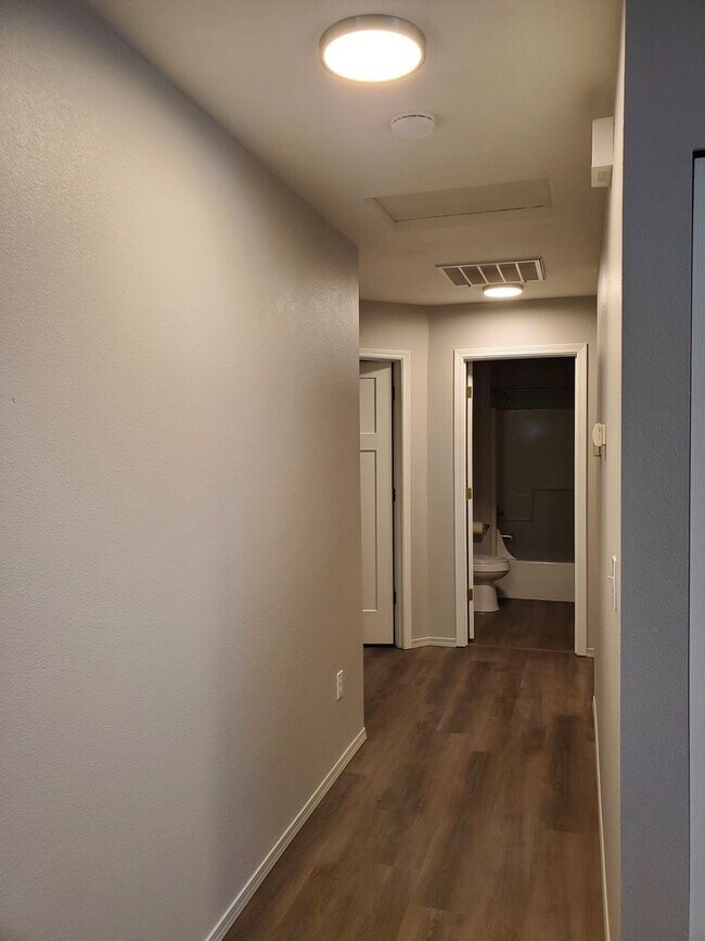 Building Photo - Updates 3 Bedroom 2 Bath Duplex In East Po...