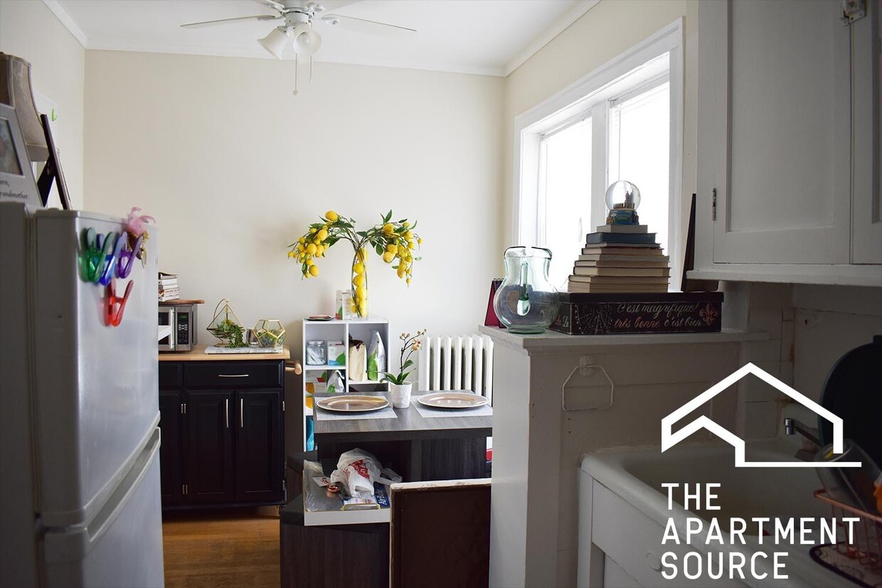 Photo - 3821 North Greenview Avenue #1E
