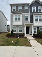 Building Photo - 409 Deercroft Dr