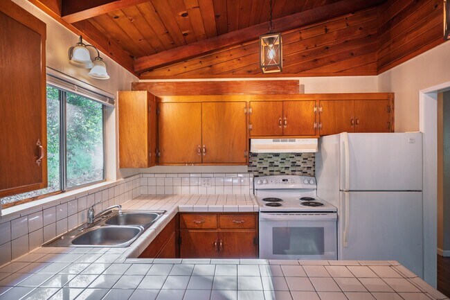 Foto del edificio - 951 Shaws Flat Rd