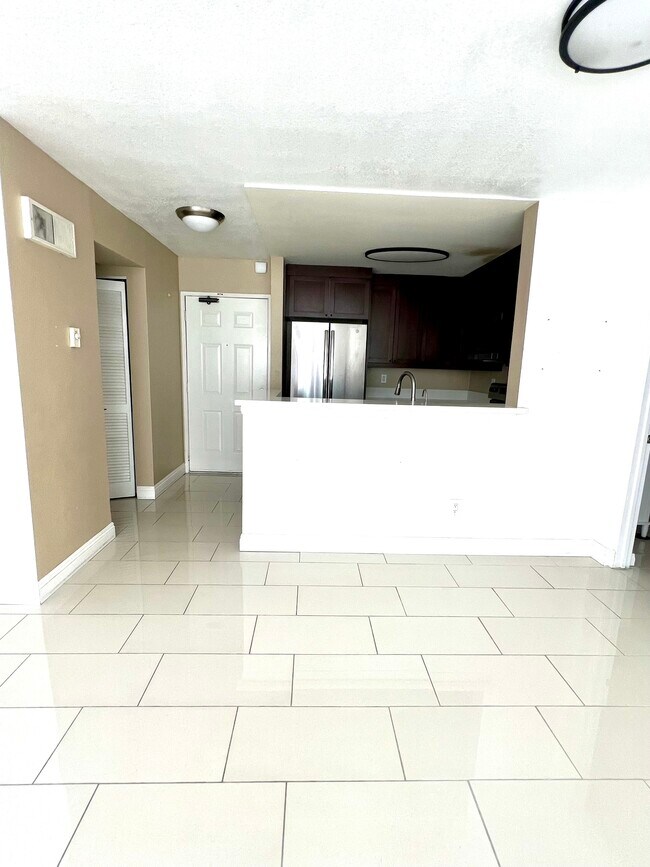 Foto del edificio - 3520 Lebon Dr