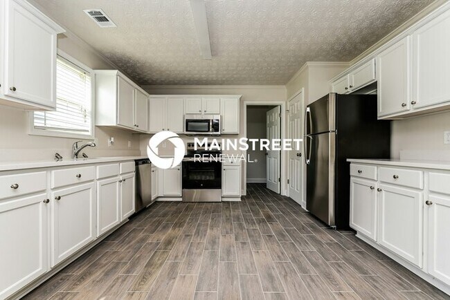 Foto del edificio - 4 Bedroom Pet-Friendly Home in HAMPTON, GA...