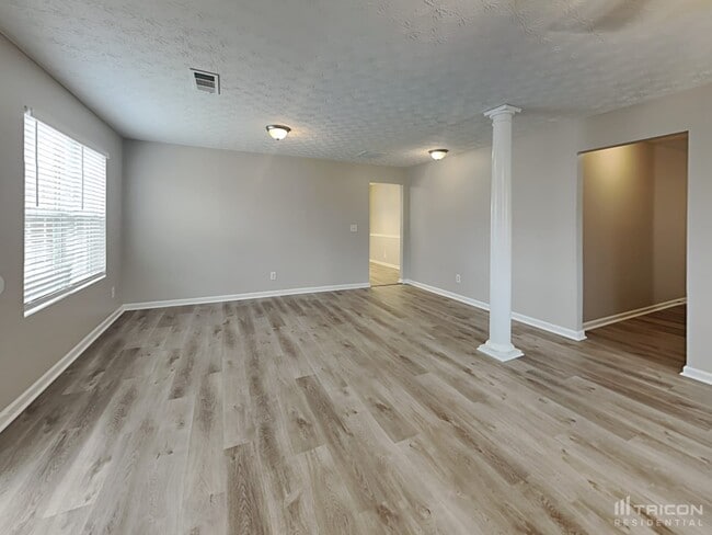 Building Photo - 6195 Flagstaf Walk
