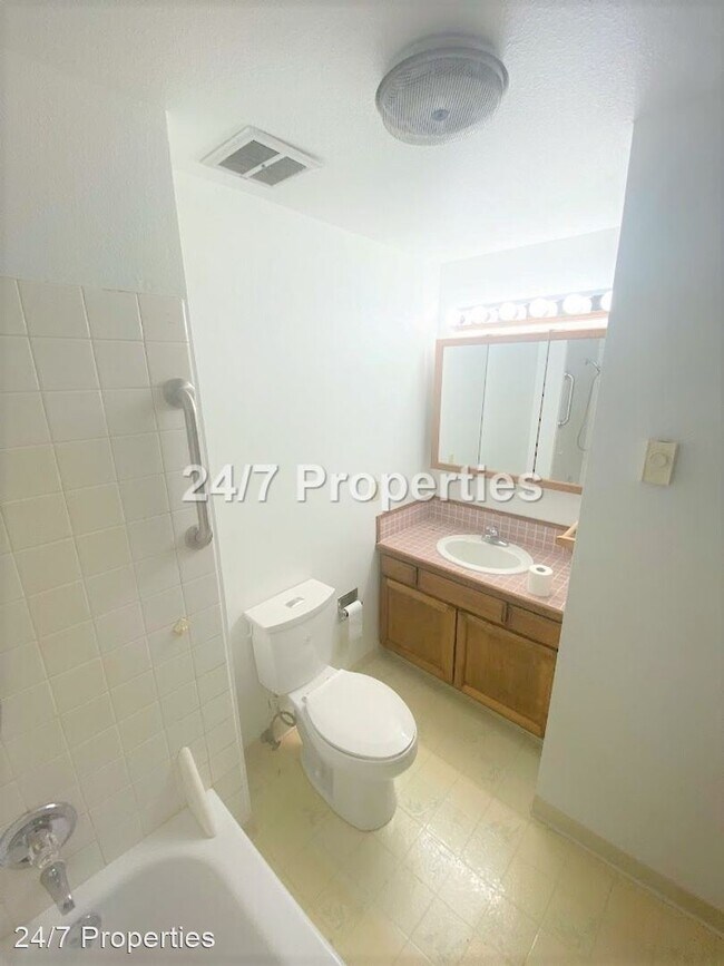 Building Photo - 3 br, 2 bath House - 10203 NW 22nd Ave.