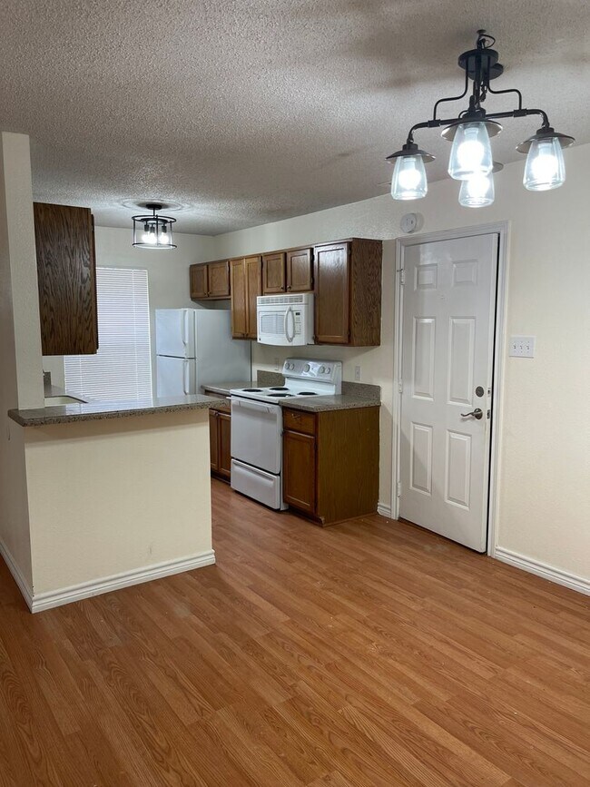 Foto del edificio - 4 Bedroom 2 Bathroom House