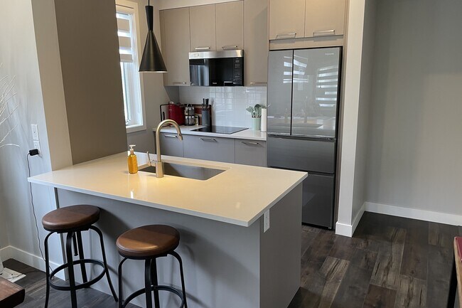 Building Photo - 10 Beausoleil Ln