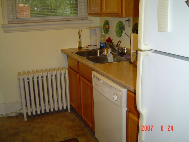 Building Photo - 2 Bedroom Apartment in Heart of Oakley