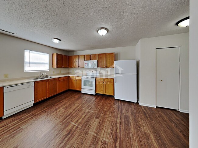 Foto del edificio - 8459 Wanda Lake Dr