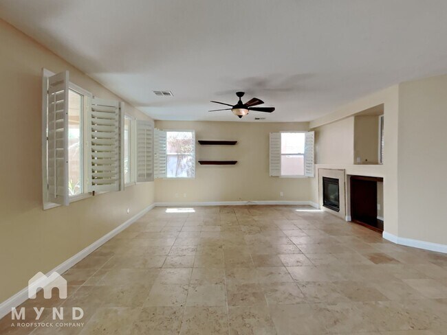 Foto del edificio - 599 Wealdston Ct