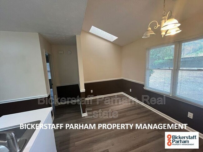 Foto del edificio - 7991 Big Creek Ct