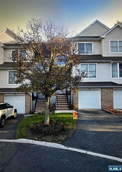 Primary Photo - 302 Grand Ridge Dr