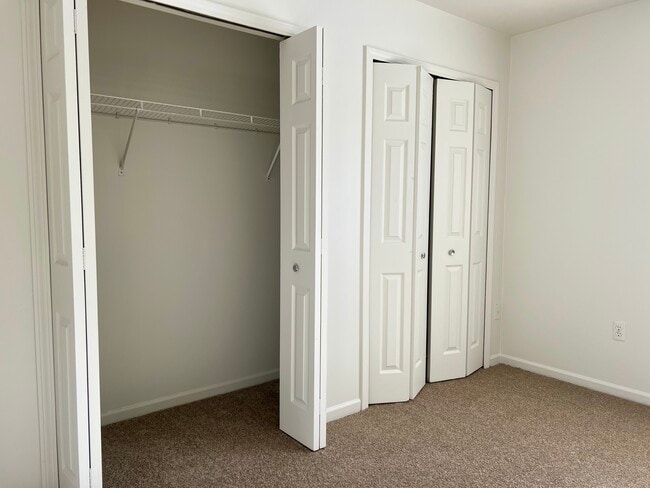 Building Photo - Isle Royal Apartments