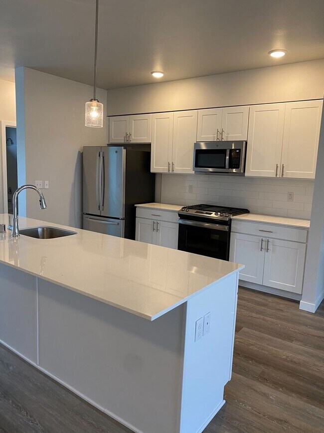 Foto del edificio - Brand new 3 and 4 Bedroom Townhomes in Lacey!
