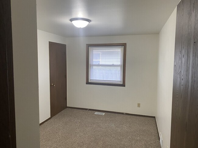 Building Photo - 1111 35th St