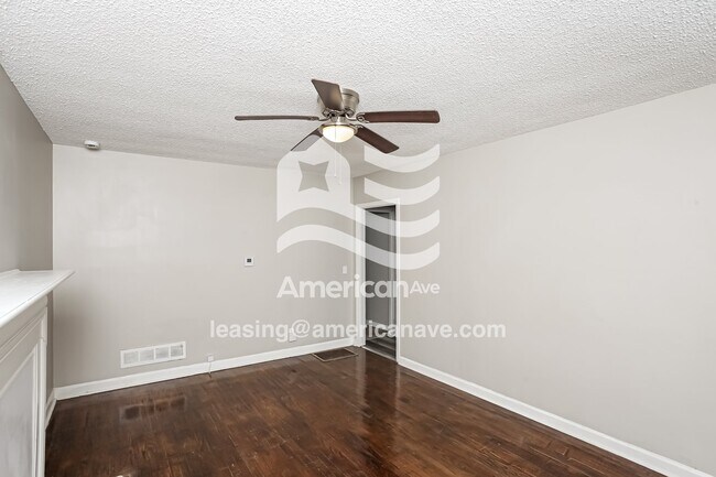 Foto del edificio - 217 Ferrell Dr