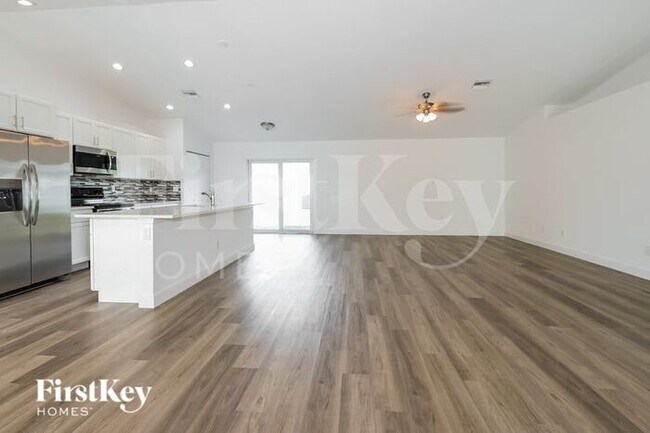 Foto del edificio - 4606 SW Nackman Terrace