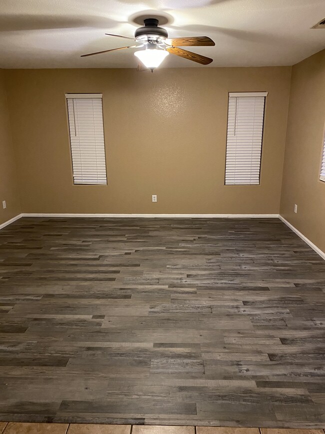 Building Photo - 42553 W Michaels Dr