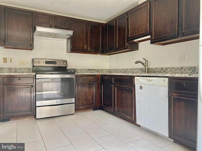 Foto del edificio - 7351 Crestleigh Cir
