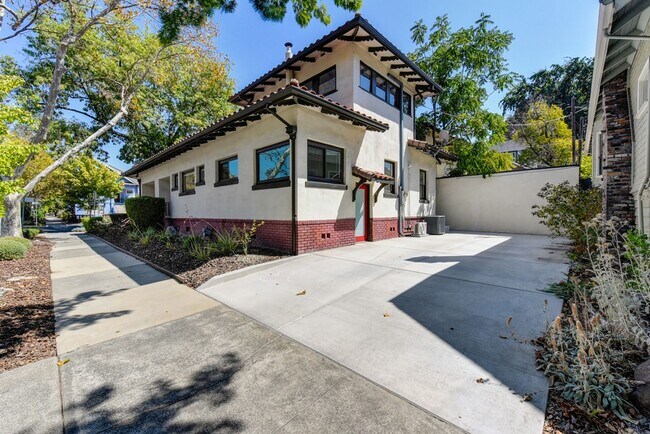 Foto del edificio - Midtown Mission Revival Fully-Furnished Ex...