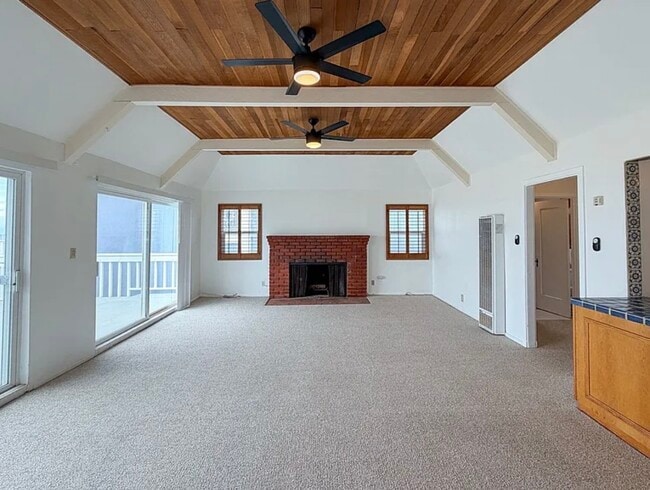 Building Photo - 4027 Ocean Dr