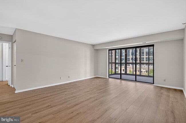 Building Photo - 1600 N Oak St