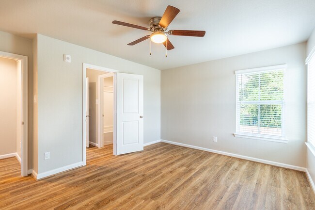 Building Photo - 231 Pk Pl Cir