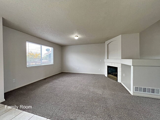 Building Photo - Available 09/01/26; Saddle Rock Ridge! Soaring Ceilings, Generous Square Footage, Fenced Backyard...