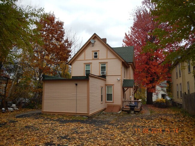 Foto del edificio - 134 Bassett St