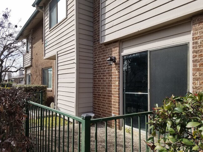 Foto del edificio - Adorable 2 bedroom townhome style Condo