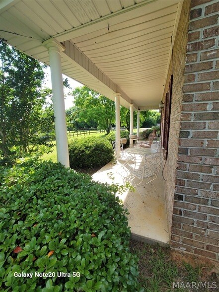 Foto del edificio - 77 Groves Ln